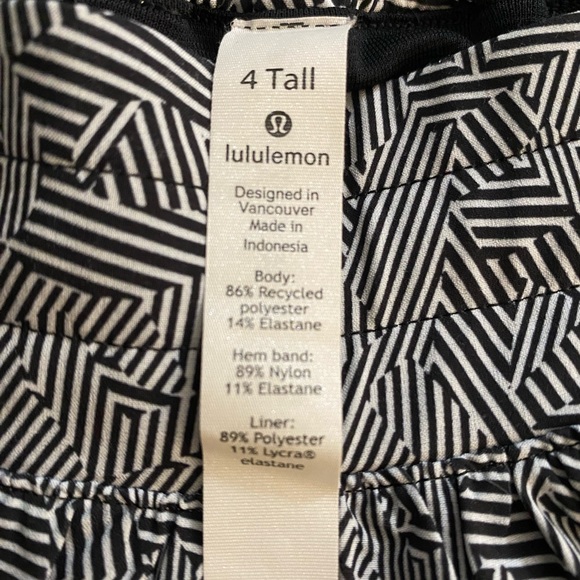 Lululemon Hotty Hot Short II  2.5” - Picture 3 of 9